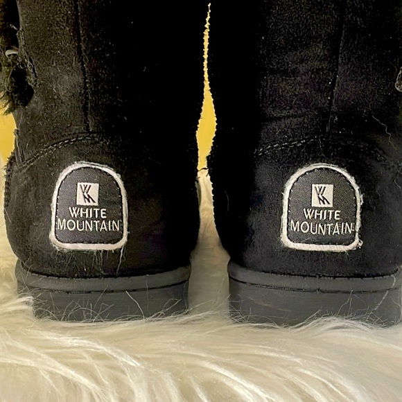 Like New Black Suede & Faux Fur White Mountain Boots - Picture 5 of 13